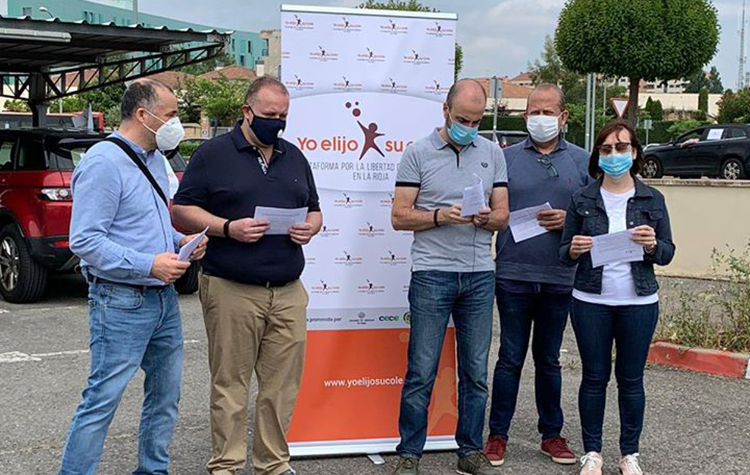 Más de dos mil vehículos se unen a la manifestación por la Libertad de Enseñanza en La Rioja